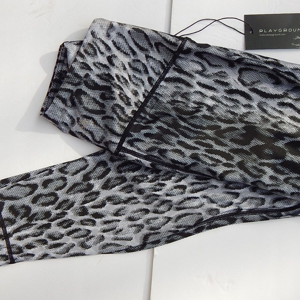 PLAYGROUND WOMEN'S LEOPARD LEGGINGS sz S NEW